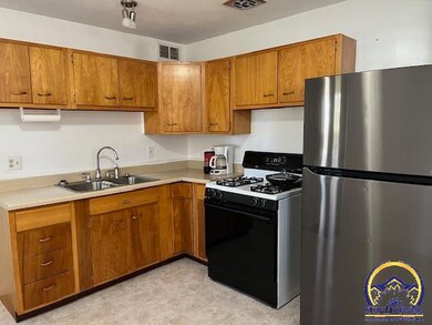 908 SE 35th Terrace, Topeka, KS 66605 - photo 7