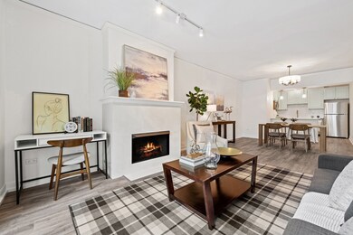 Jefferson Tower unit 710, Chicago, IL 60661 - photo 2