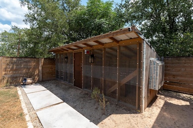 202 E Newton St, Luling, TX 78648 - photo 6