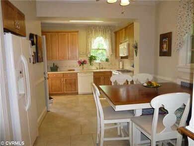 Kitchen - How often do yu see such a LARGE annd be