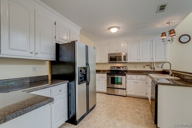 Stainless appliances and refrigerator conveys!
