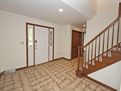 Entry/Foyer.