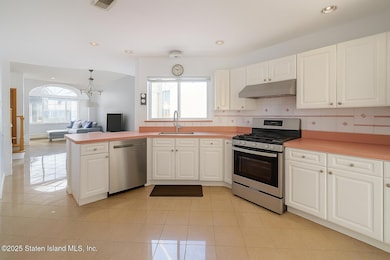 158 Camden Ave, Staten Island, NY 10309 - photo 6