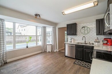 05_4236PondappleDr_177002_Kitchen_FlexML