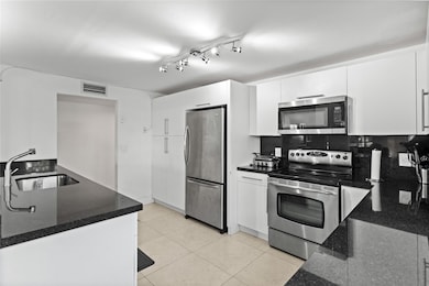 16051 Blatt Blvd unit 101, Weston, FL 33326 - photo 4