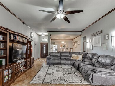 713 Gyrfalcon Dr, Norman, OK 73072 - photo 5