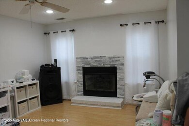 35 Seabreeze Square, Freehold, NJ 07728 - photo 5