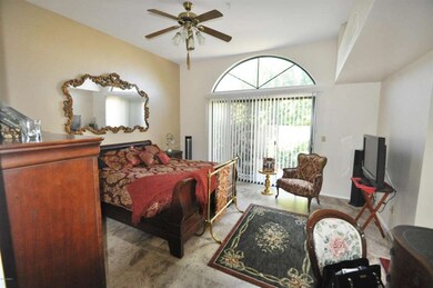 Master Bedroom - Dramatic Architecture