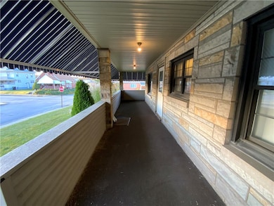 2025 Mcminn St unit 2027, Aliquippa, PA 15001 - photo 2