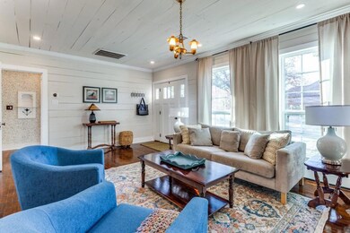 LIVING AREA WITH ABUNDANT LIGHTING