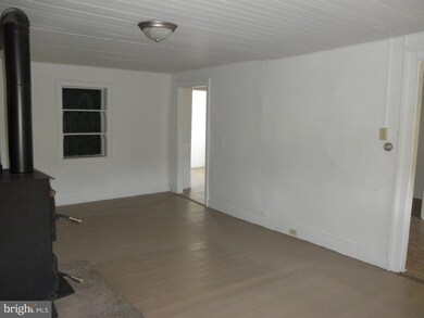 253 Forest Ln, Shoemakersville, PA 19555 - photo 4