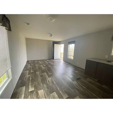 1516 Nancy's Dr unit 1516R, Darlington, SC 29532 - photo 3