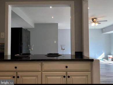 5200 Newton St unit T-1, Bladensburg, MD 20710 - photo 4