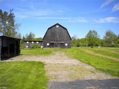 Massive barn with horse stables ready. Great for s