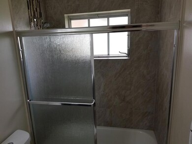 5063 Cresthaven A Bath 001
