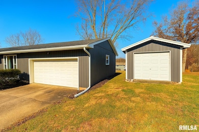 8 Woodland Ln, Macomb, IL 61455 - photo 5