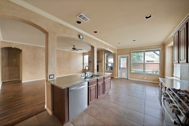 2852 England Pkwy, Grand Prairie, TX 75054 - photo 5