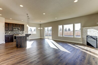 Great room w fireplace