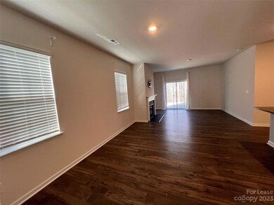 562 King Clover Ln, Clover, SC 29710 - photo 3