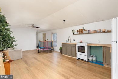 985 Waugh Rd, Berkeley Springs, WV 25411 - photo 6