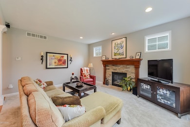 003-photo-living-room-7033559
