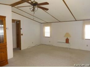 Greatroom W/Vaulted Ceilings