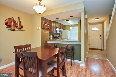 8415 Lazy Creek Ct, Springfield, VA 22153 - photo 7