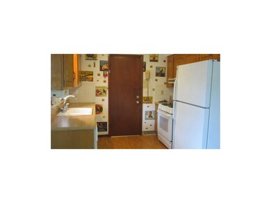 KITCHEN STOVE AND REFRIGERATOR STAY