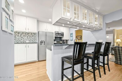 Kitchen and breakfast bar