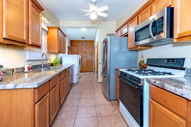 Kitchen w/Granite Counters