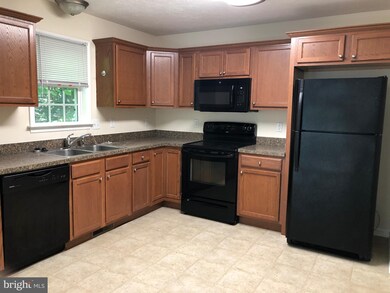 232 Greenbriar Cir, Cross Junction, VA 22625 - photo 5