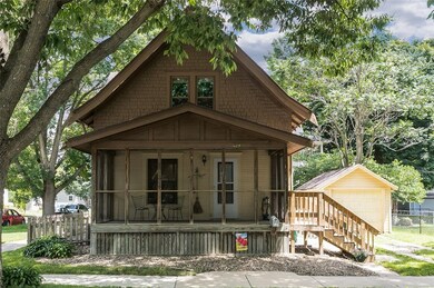 429 10th St NW, Cedar Rapids, IA 52405 - photo 2