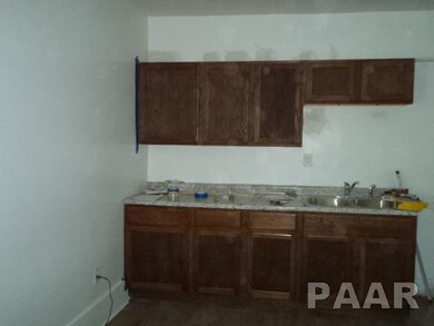 323 E 11th St, Davenport, IA 52803 - photo 4