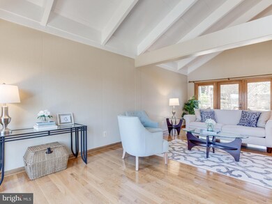 9405 Raintree Rd, Burke, VA 22015 - photo 3