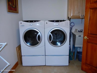 353 Wyndham Dr, Cresco, PA 18326 - photo 6