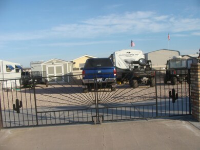 608 W Comanche Dr, Quartzsite, AZ 85346 - photo 2