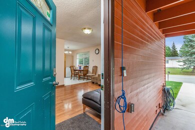 9800 Chelatna Cir Anchorage AK-large-003