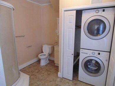 1st floor bath w/laundry