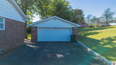 576 Hickory St, Calvert City, KY 42029 - photo 3