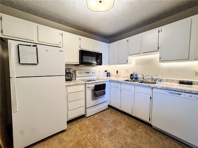 1201 Dutilh Rd unit 12, Cranberry Township, PA 16066 - photo 7