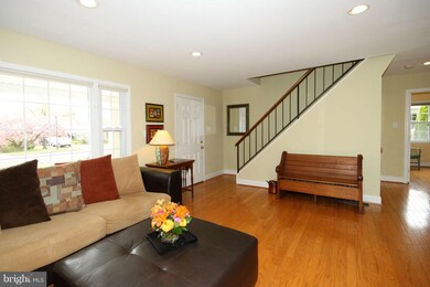 13112 Poplar Tree Rd, Fairfax, VA 22033 - photo 3