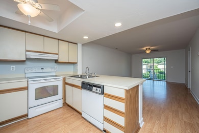 2905DoveHavenCtUnit308_007