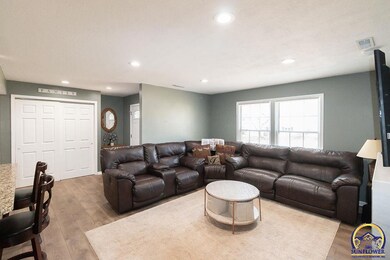 1407 SW 31st St, Topeka, KS 66611 - photo 2