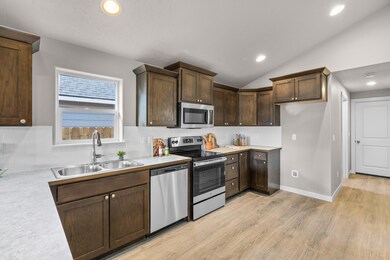 2507 NW Teak Ave unit 84, Redmond, OR 97756 - photo 3