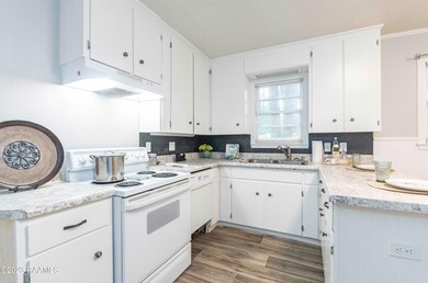 216 E Butcher Kitchen view 2