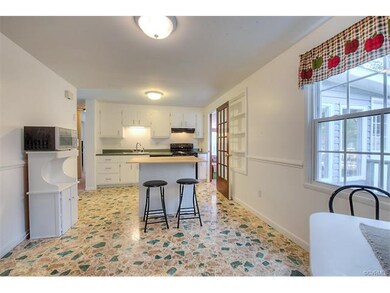 Large Eat-in Kitchen 19 X 10.6 Freshly painted, bl