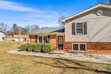 1401 Southwest Blvd, Newton, NC 28658 - photo 3