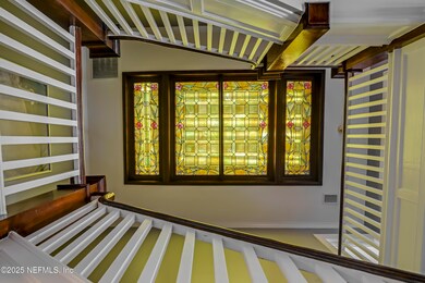 06 Tiffany Glass