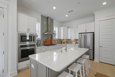 LARGE KITCHEN