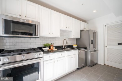 2633 Adams Mill Rd NW unit 302, Washington, DC 20009 - photo 7